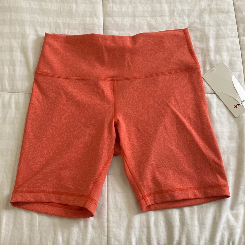 BNWT Lululemon Wunder Train shorts 8”
